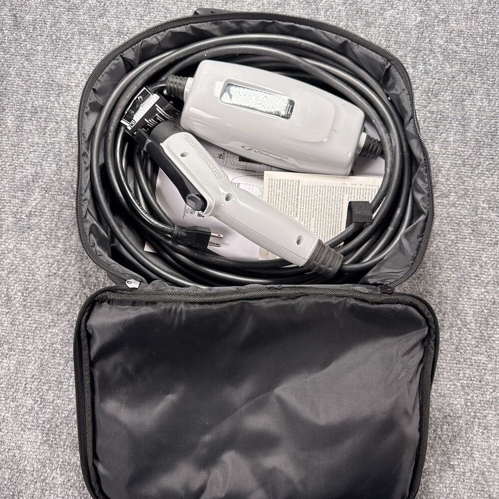 Schumacher Electric Level 1 Portable EV Charger 12 Amp 120v NEMA 5-15P SEV1670 - Picture 2 of 10